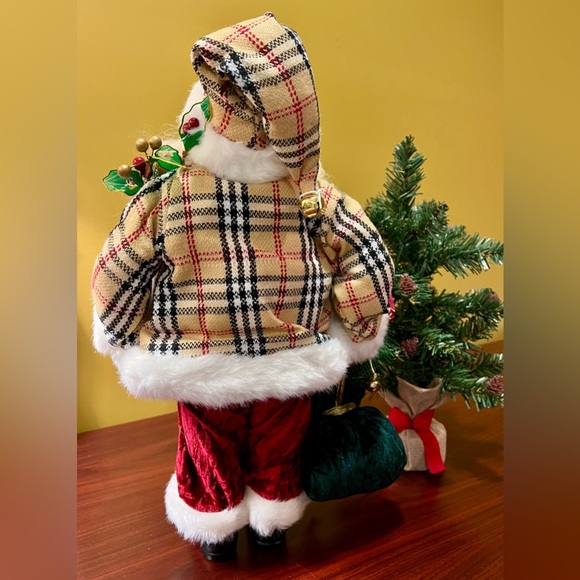 18.5" Santa Claus standing figurine Christmas accent decoration - Picture 3 of 8